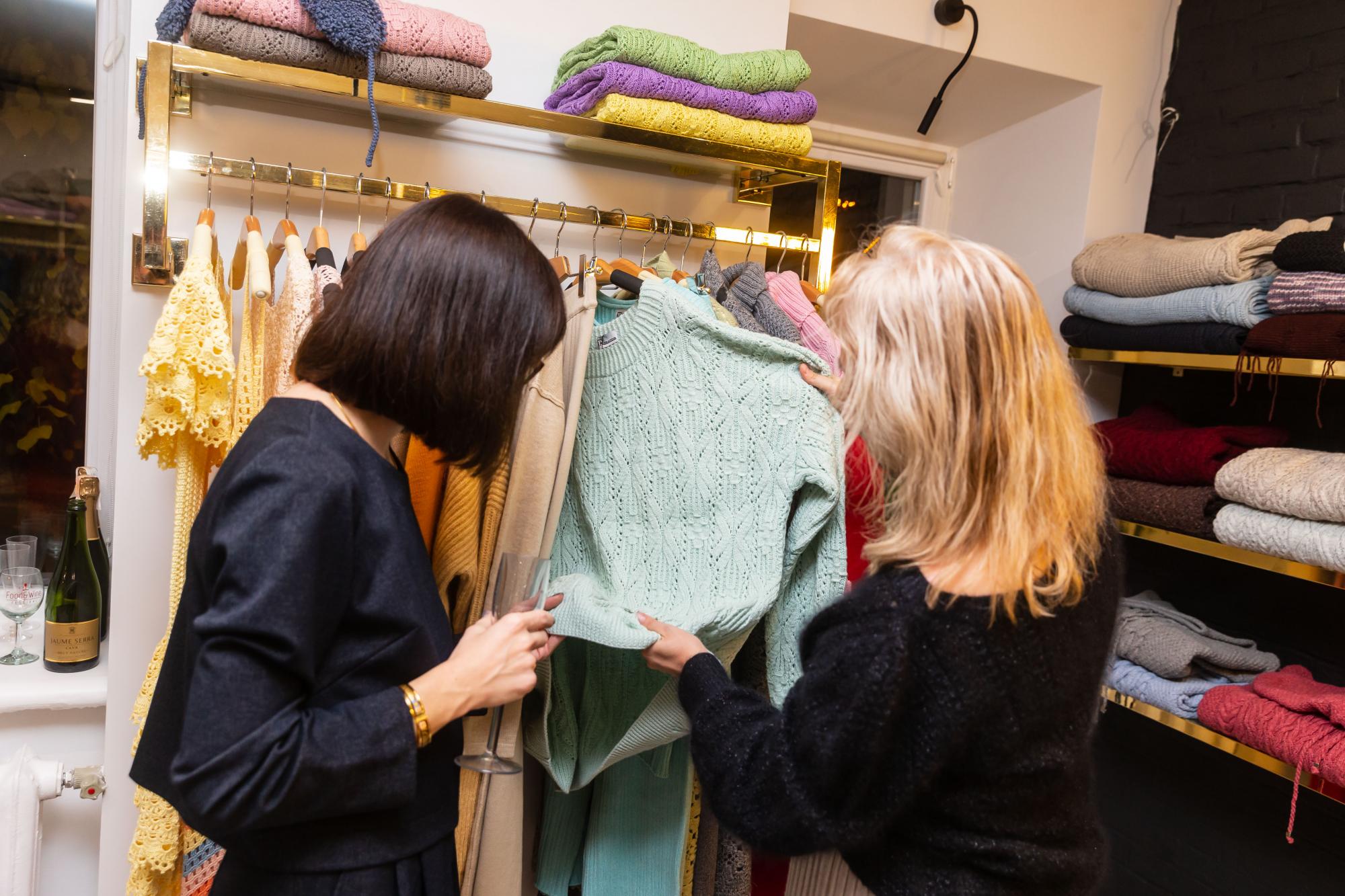 Таємна &quot;ремонтна&quot; вечеря: у Києві в секретній обстановці відкрився новий шоурум бренду ROMANOVA Designer Knitwear